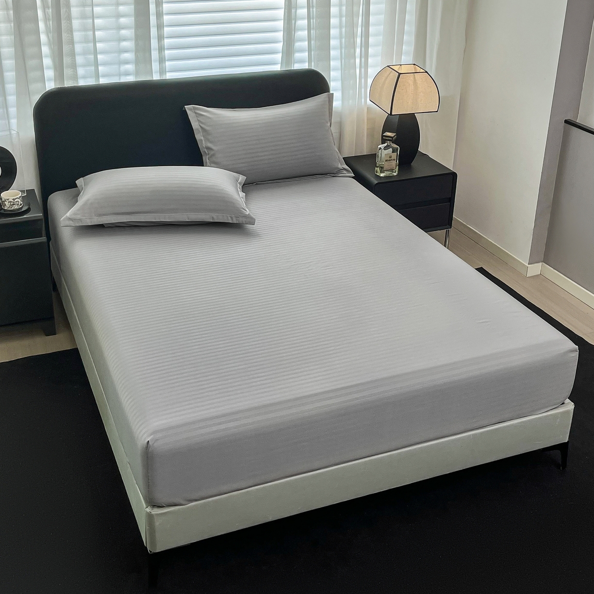 91家纺网 家纺一手货源 找家纺 恬澳家纺 2025新款简约磨毛压花床笠外贸跨境电商亚马逊速卖通单床笠三件套欧美尺寸多多跨境平台TEMU SHEIN 条纹-浅灰