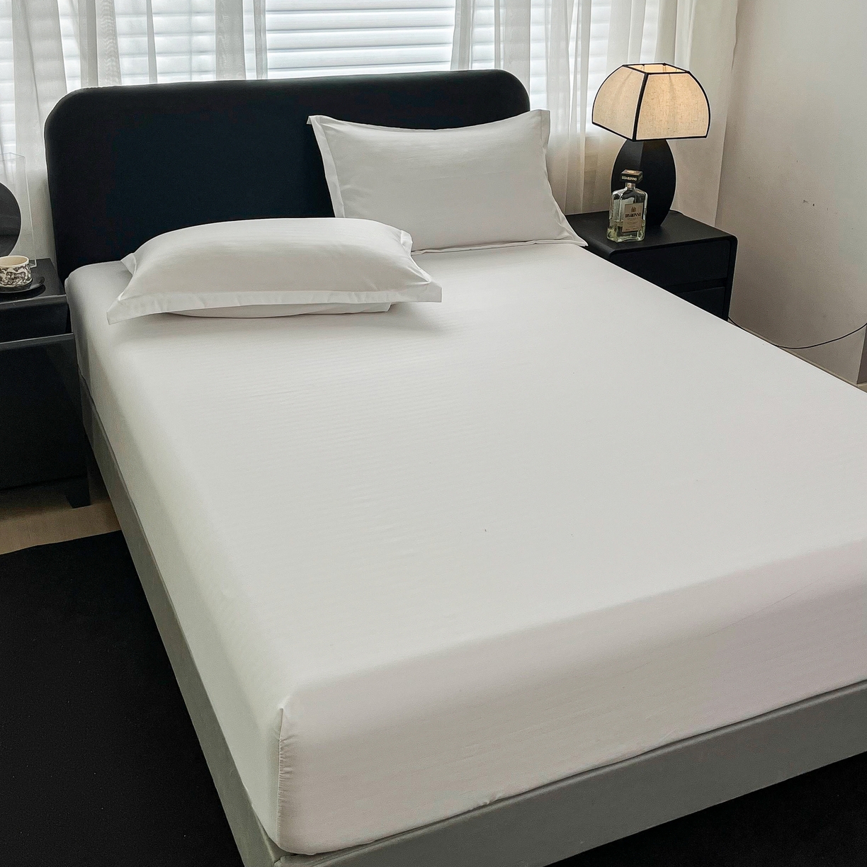 91家纺网 家纺一手货源 找家纺 恬澳家纺 2025新款简约磨毛压花床笠外贸跨境电商亚马逊速卖通单床笠三件套欧美尺寸多多跨境平台TEMU SHEIN 条纹-白