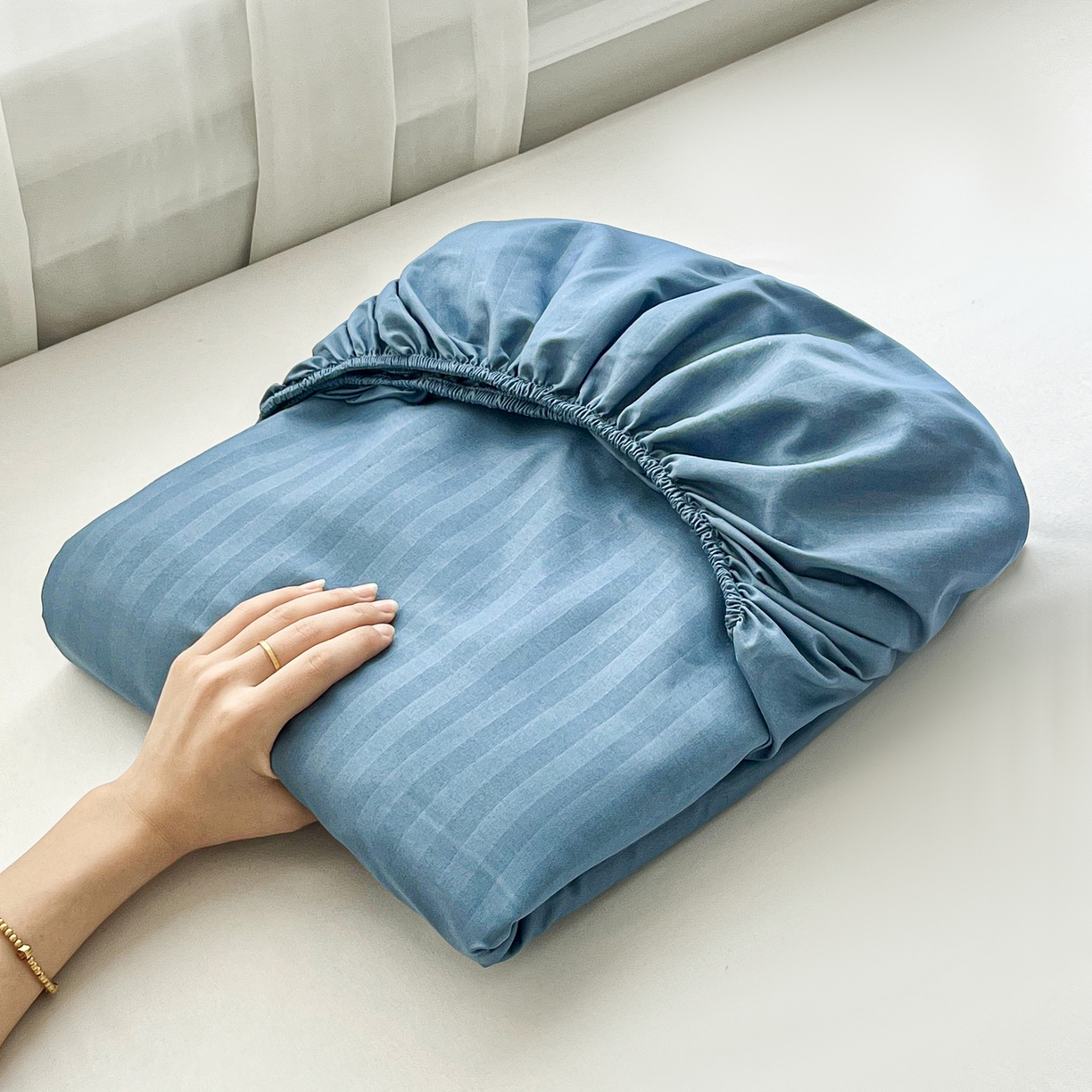 91家纺网 家纺一手货源 找家纺 恬澳家纺 2025新款简约磨毛压花床笠外贸跨境电商亚马逊速卖通单床笠三件套欧美尺寸多多跨境平台TEMU SHEIN 条纹-蓝