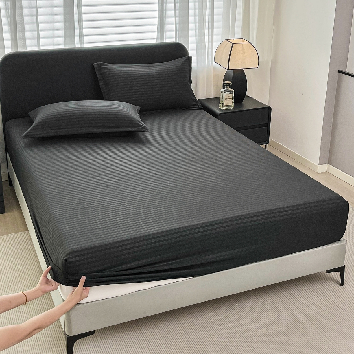 91家纺网 家纺一手货源 找家纺 恬澳家纺 2025新款简约磨毛压花床笠外贸跨境电商亚马逊速卖通单床笠三件套欧美尺寸多多跨境平台TEMU SHEIN 条纹-黑