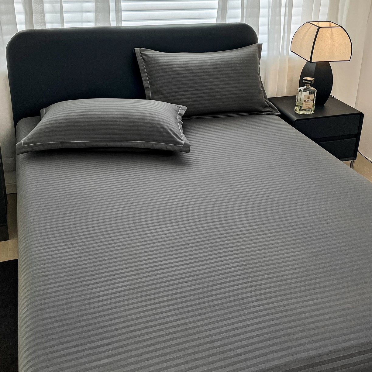 91家纺网 家纺一手货源 找家纺 恬澳家纺 2025新款简约磨毛压花床笠外贸跨境电商亚马逊速卖通单床笠三件套欧美尺寸多多跨境平台TEMU SHEIN 条纹-深灰