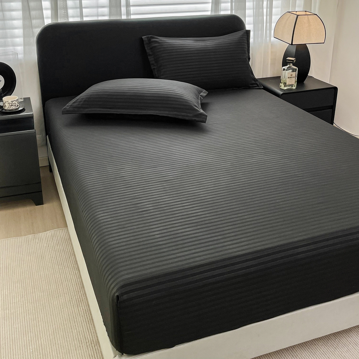 91家纺网 家纺一手货源 找家纺 恬澳家纺 2025新款简约磨毛压花床笠外贸跨境电商亚马逊速卖通单床笠三件套欧美尺寸多多跨境平台TEMU SHEIN 条纹-黑