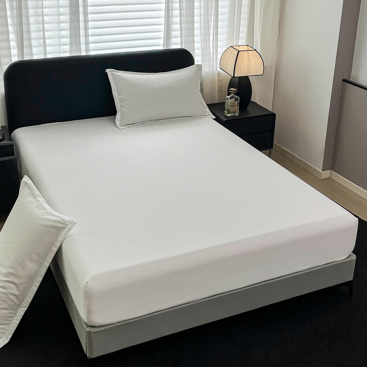 91家纺网 家纺一手货源 找家纺 恬澳家纺 2025新款简约磨毛压花床笠外贸跨境电商亚马逊速卖通单床笠三件套欧美尺寸多多跨境平台TEMU SHEIN 条纹-白