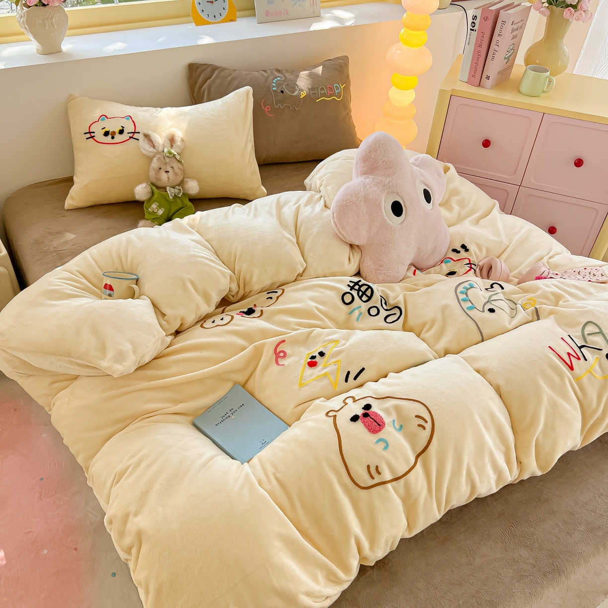 91家纺网 家纺一手货源 找家纺 （总）子钦家纺 2025新款加厚牛奶绒INS风撞色毛巾绣四件套-彩虹天堂