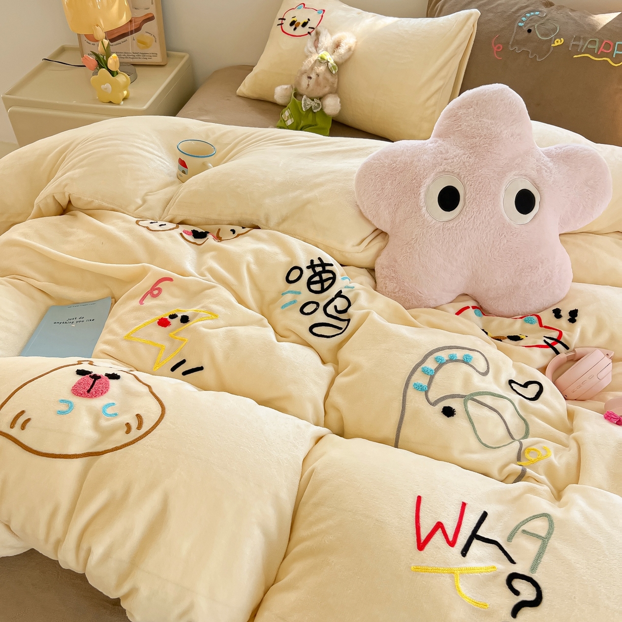 91家纺网 家纺一手货源 找家纺 子钦家纺 2025新款加厚牛奶绒INS风撞色毛巾绣四件套-彩虹天堂 彩虹天堂-奶白