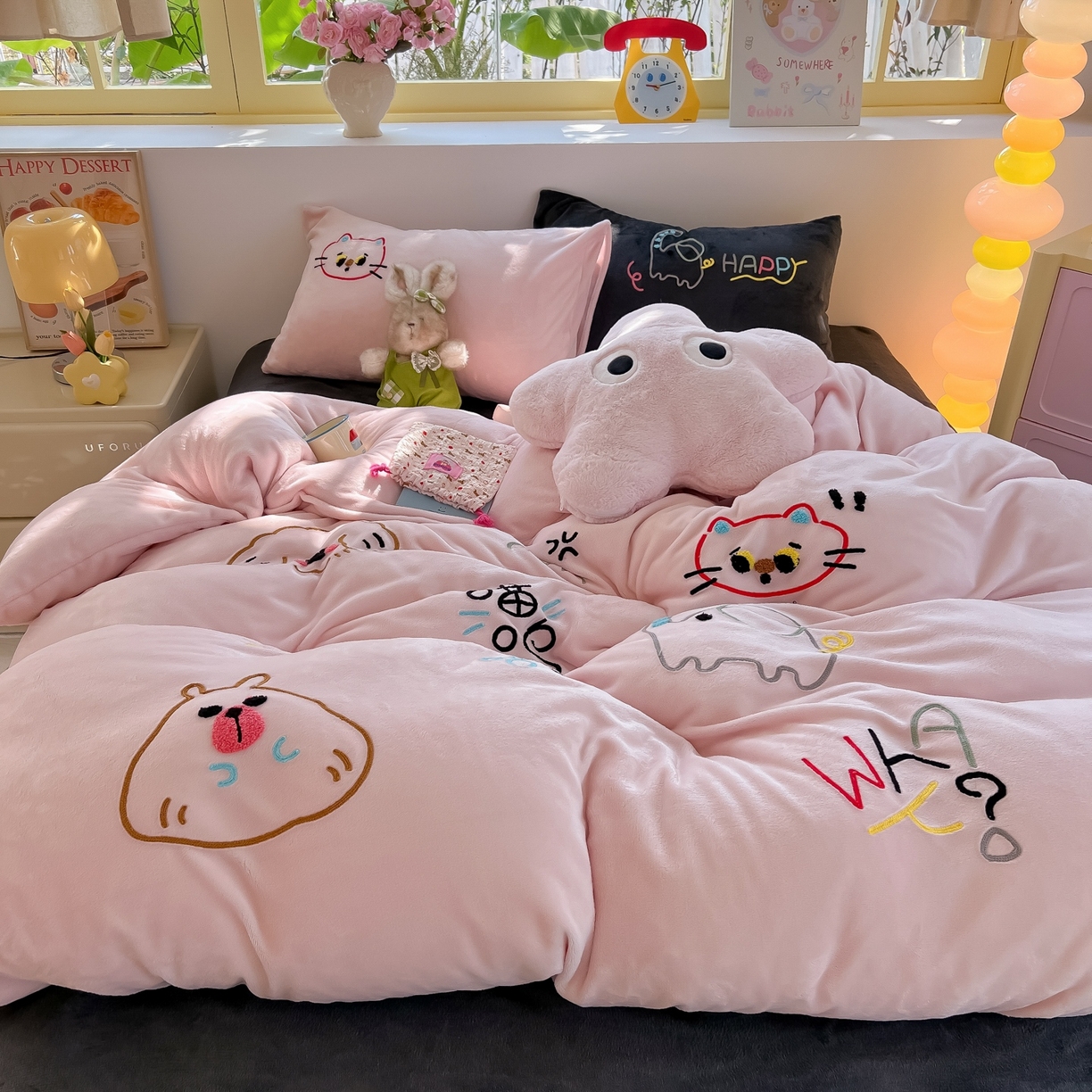 91家纺网 家纺一手货源 找家纺 子钦家纺 2025新款加厚牛奶绒INS风撞色毛巾绣四件套-彩虹天堂 彩虹天堂-奶油粉