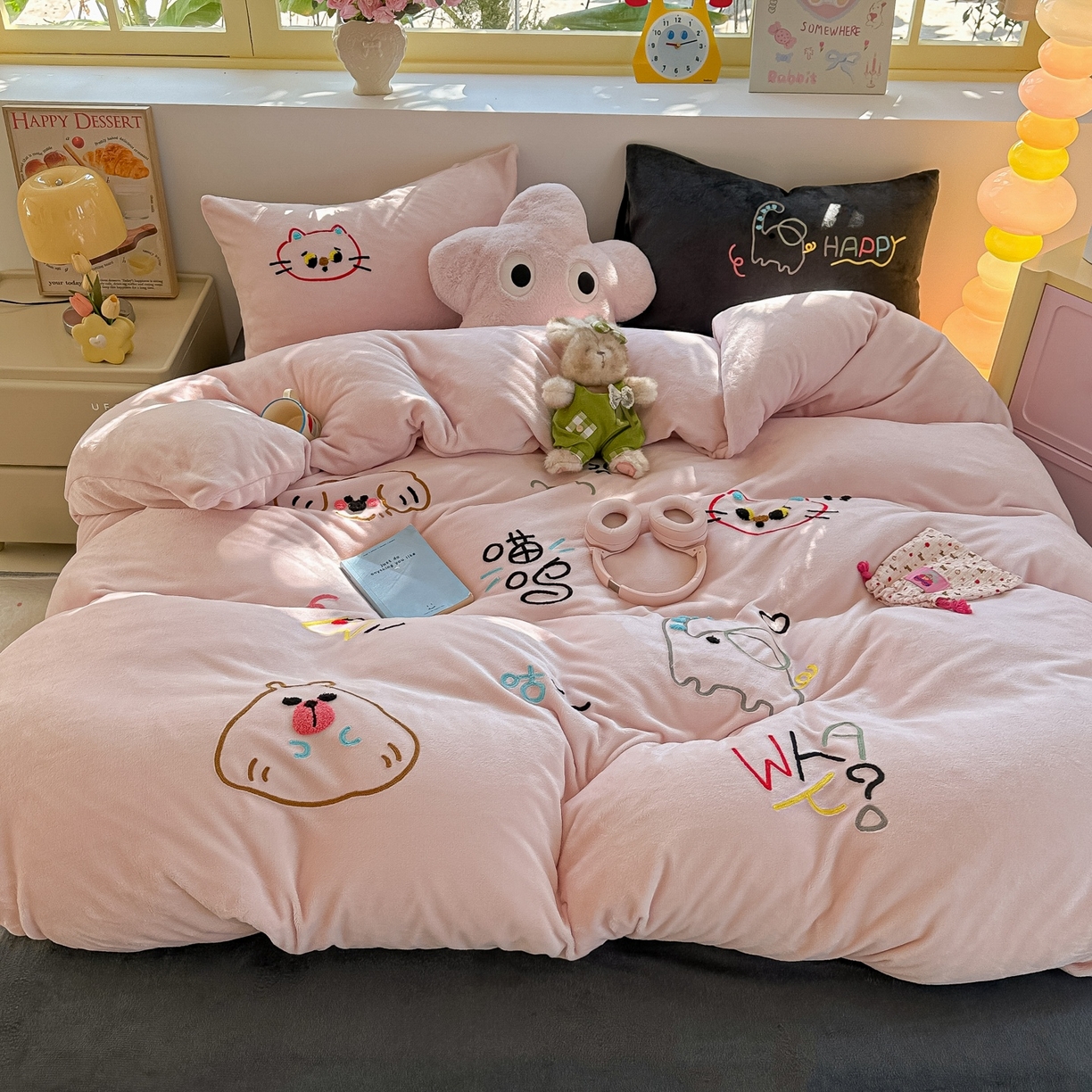 91家纺网 家纺一手货源 找家纺 子钦家纺 2025新款加厚牛奶绒INS风撞色毛巾绣四件套-彩虹天堂 彩虹天堂-奶油粉