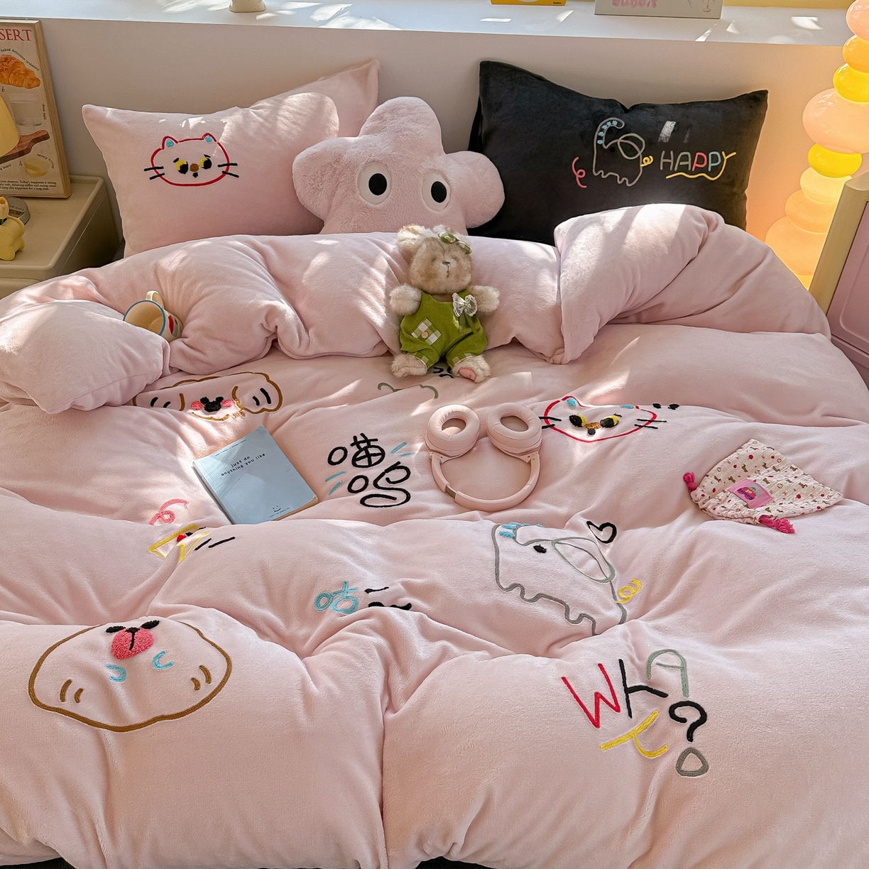 91家纺网 家纺一手货源 找家纺 子钦家纺 2025新款加厚牛奶绒INS风撞色毛巾绣四件套-彩虹天堂 彩虹天堂-奶油粉