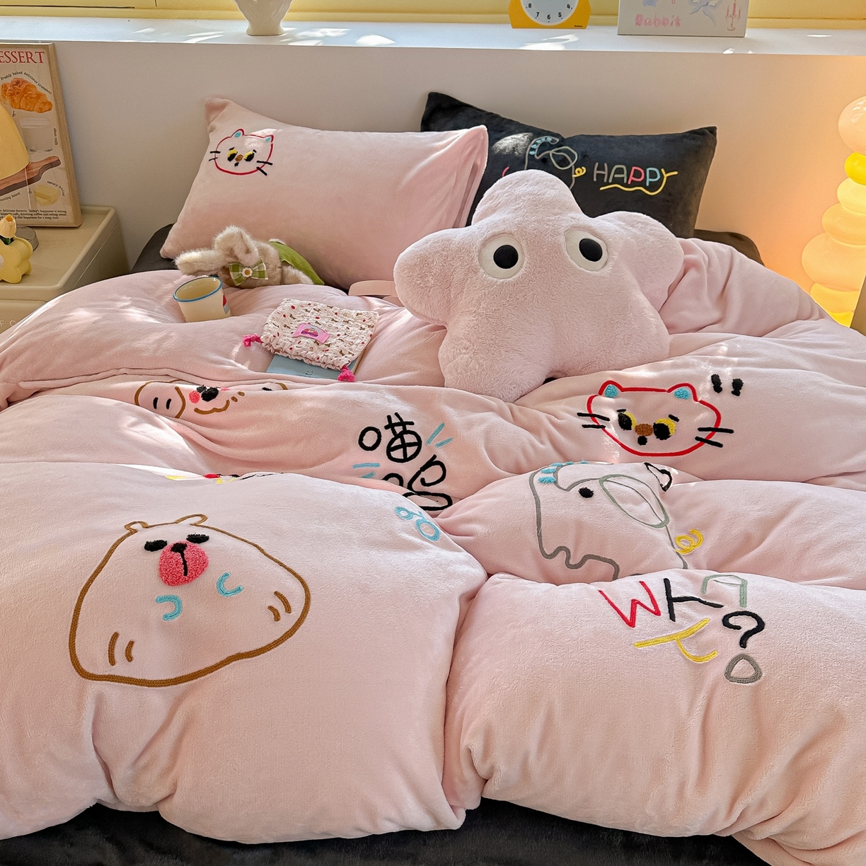 91家纺网 家纺一手货源 找家纺 子钦家纺 2025新款加厚牛奶绒INS风撞色毛巾绣四件套-彩虹天堂 彩虹天堂-奶油粉