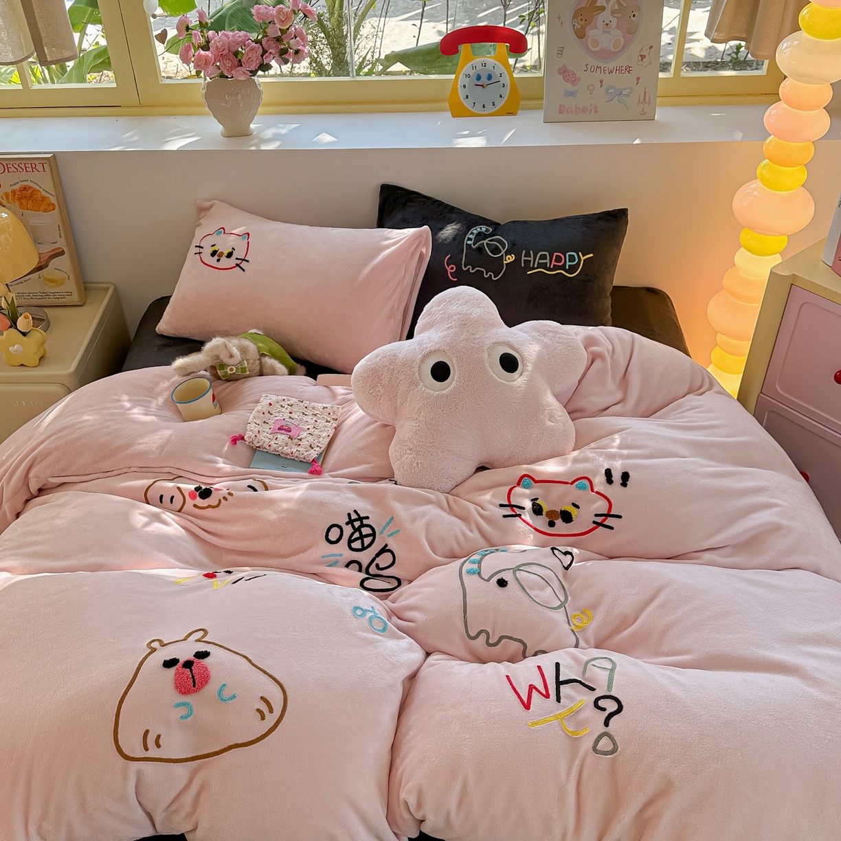 91家纺网 家纺一手货源 找家纺 子钦家纺 2025新款加厚牛奶绒INS风撞色毛巾绣四件套-彩虹天堂 彩虹天堂-奶油粉