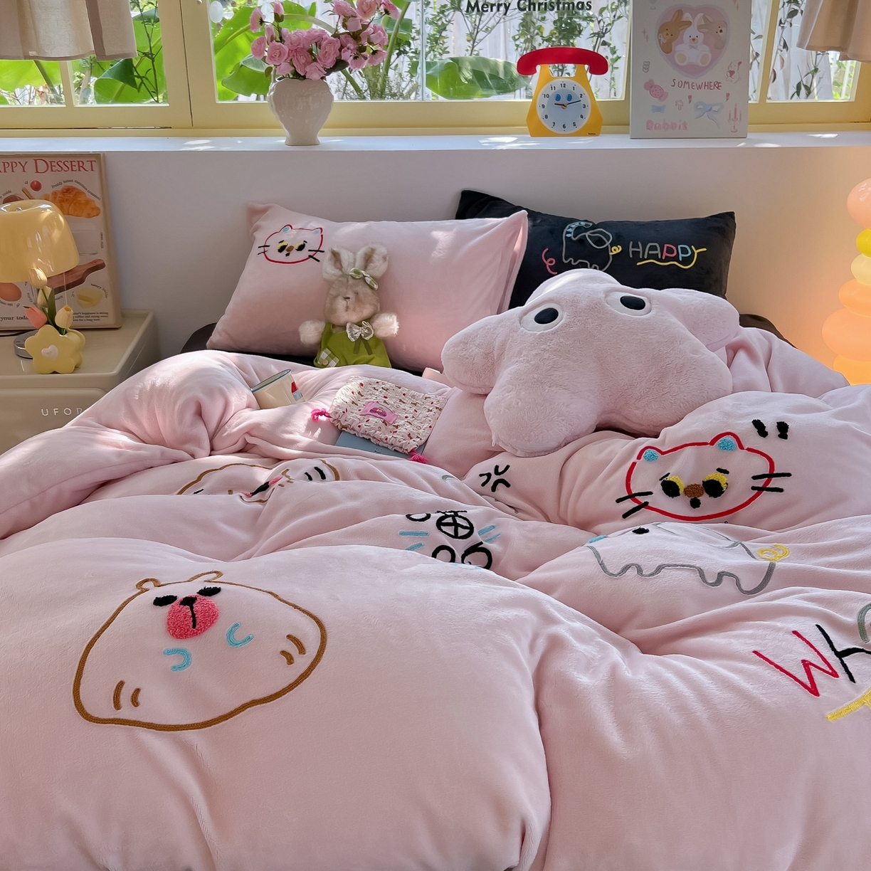 91家纺网 家纺一手货源 找家纺 子钦家纺 2025新款加厚牛奶绒INS风撞色毛巾绣四件套-彩虹天堂 彩虹天堂-奶油粉