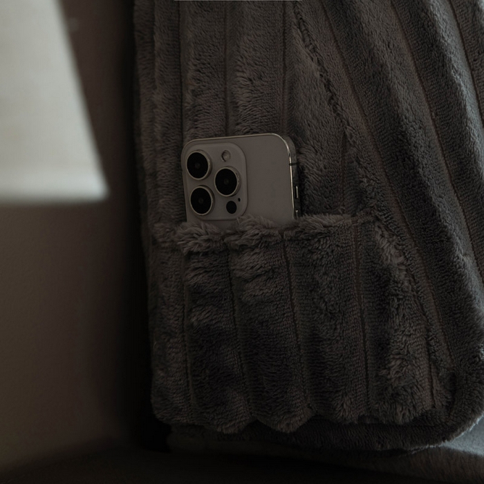 91家纺网 家纺一手货源 找家纺 美达人 2025新款简约绒条三角靠背 粗绒-灰色