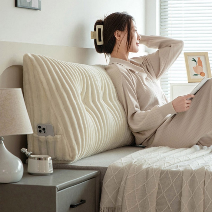 91家纺网 家纺一手货源 找家纺 美达人 2025新款简约绒条三角靠背 粗绒-米白