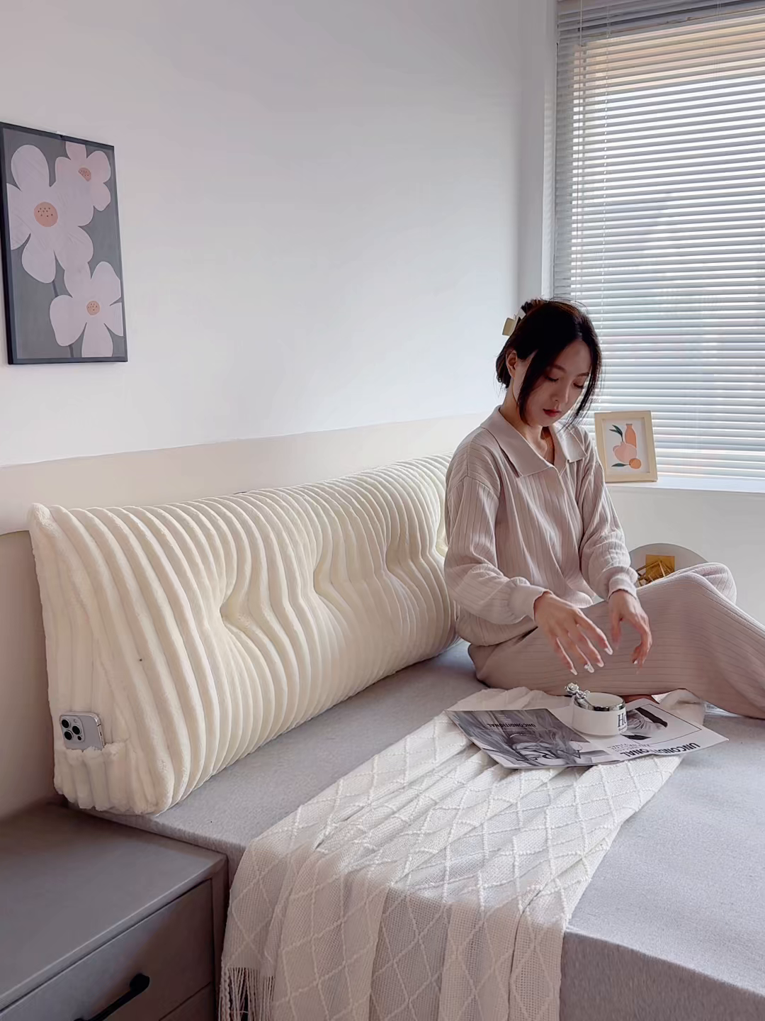 91家纺网 家纺一手货源 找家纺 美达人 2025新款简约绒条三角靠背 粗绒-蓝色