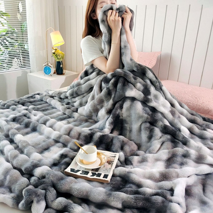 91家纺网 家纺一手货源 找家纺 （总）喜歌家居 2025新款牛奶绒泡泡渲染毛毯