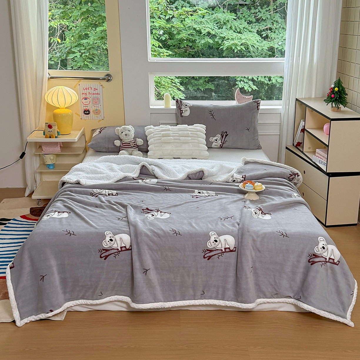 91家纺网 家纺一手货源 找家纺 喜歌家居 2025新款玉源考拉牛奶绒包边双层毯 玉源考拉灰