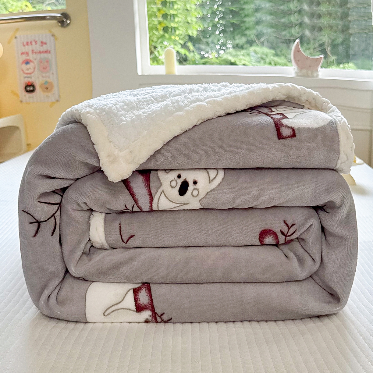 91家纺网 家纺一手货源 找家纺 喜歌家居 2025新款玉源考拉牛奶绒包边双层毯 玉源考拉灰