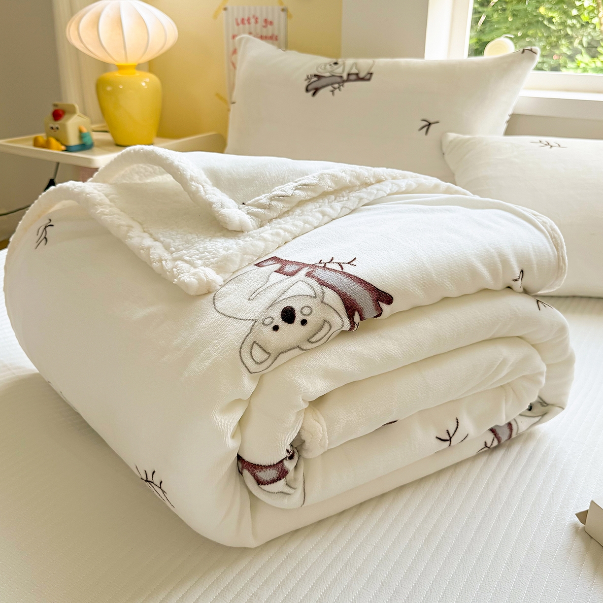 91家纺网 家纺一手货源 找家纺 喜歌家居 2025新款玉源考拉牛奶绒包边双层毯 玉源考拉米白