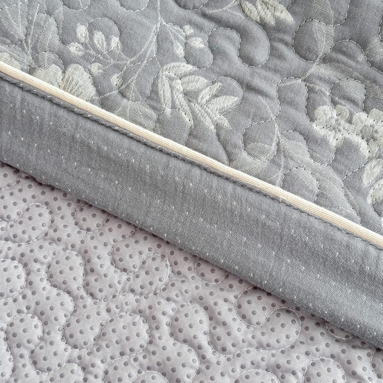 91家纺网 家纺一手货源 找家纺 手艺人家纺 2025新款双层纱夹棉防滑炕盖 榻榻米床盖 炕单床盖A20-A26 A20