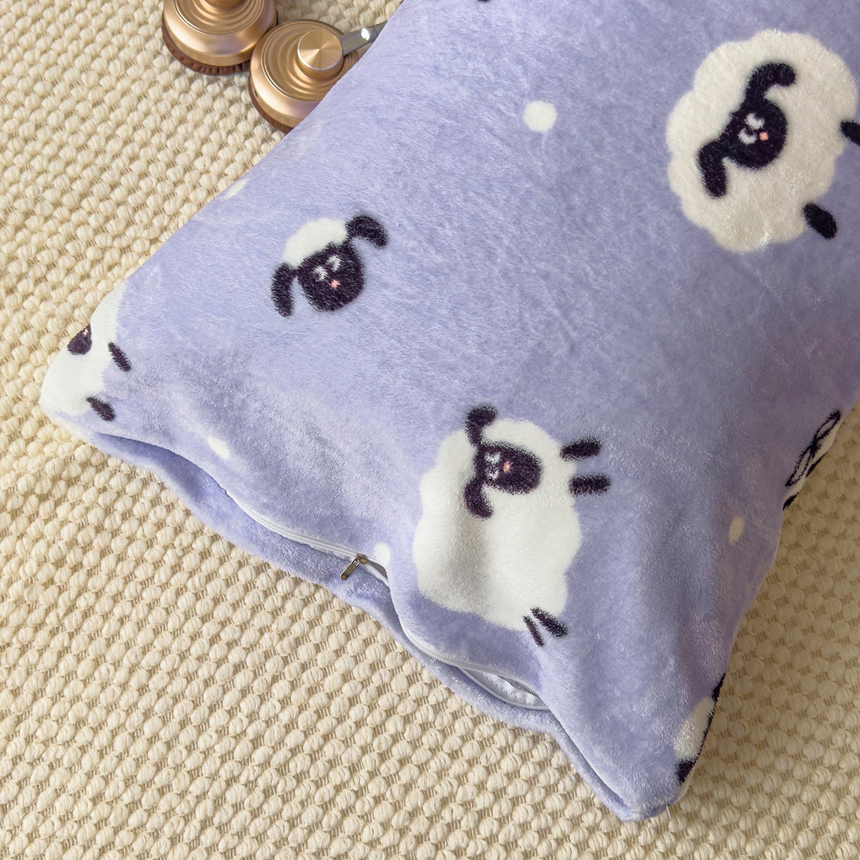 91家纺网 家纺一手货源 找家纺 久云居 2025新款高克重牛奶绒枕加芯牛奶绒长条枕套夹腿抱枕 绵阳牧场