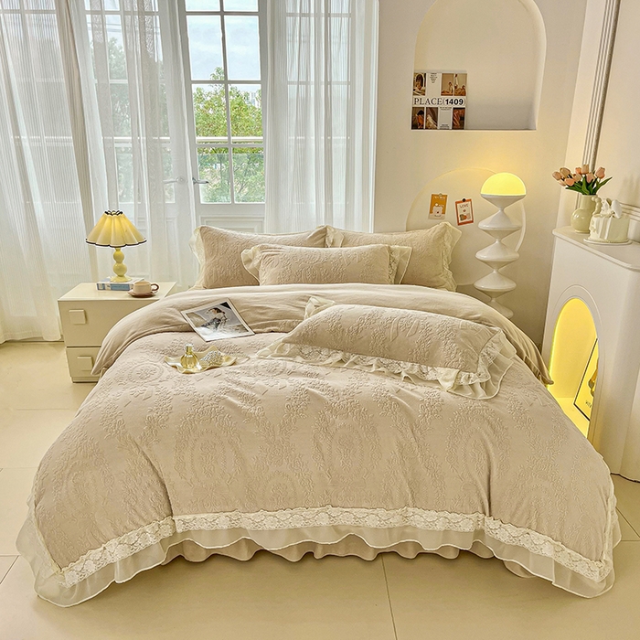 91家纺网 家纺一手货源 找家纺 七七家纺 2025新款雕花牛奶绒夹棉床盖四件套-若梦系列 若梦-鹅黄