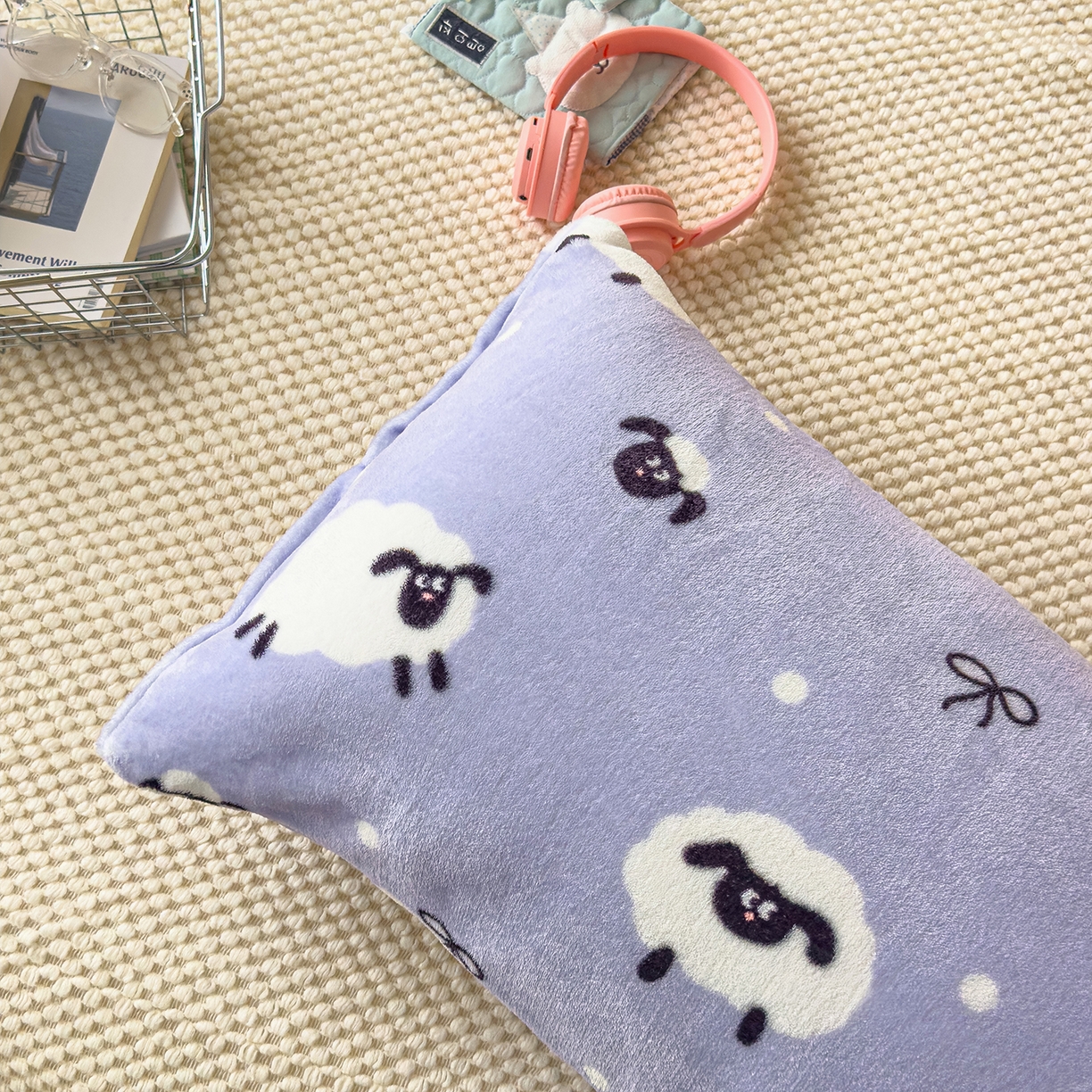 91家纺网 家纺一手货源 找家纺 久云居 2025新款高克重牛奶绒枕加芯牛奶绒长条枕套夹腿抱枕 绵阳牧场