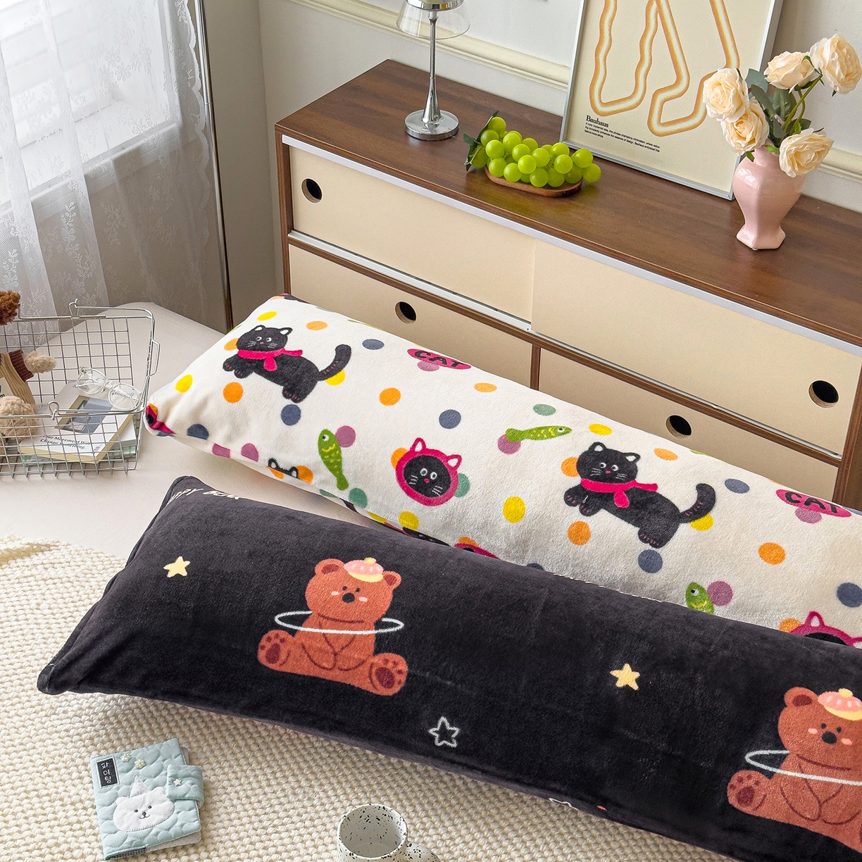 91家纺网 家纺一手货源 找家纺 久云居 2025新款高克重牛奶绒枕加芯牛奶绒长条枕套夹腿抱枕 小熊星梦