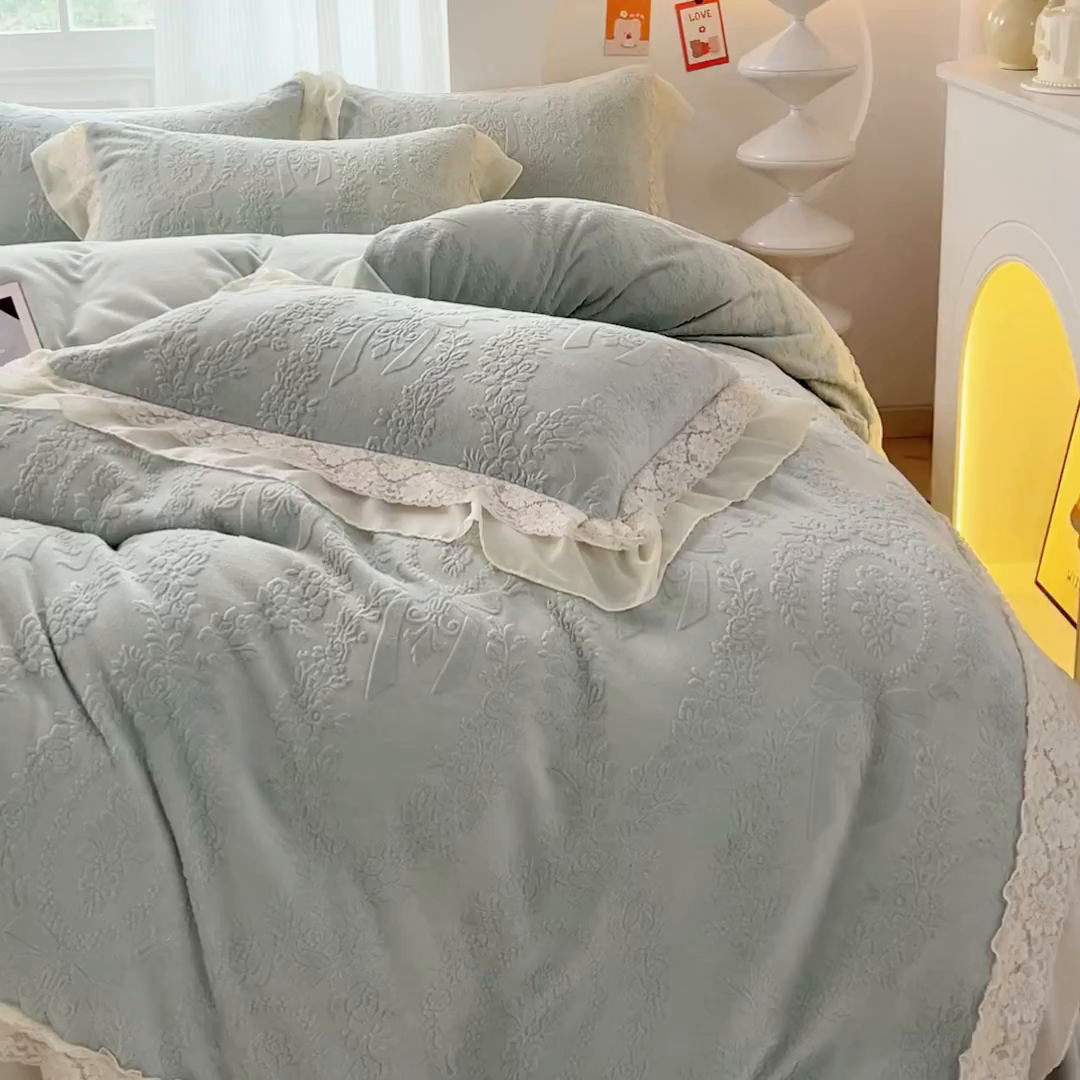 91家纺网 家纺一手货源 找家纺 （总）七七家纺 2025新款雕花牛奶绒夹棉床盖四件套-若梦系列