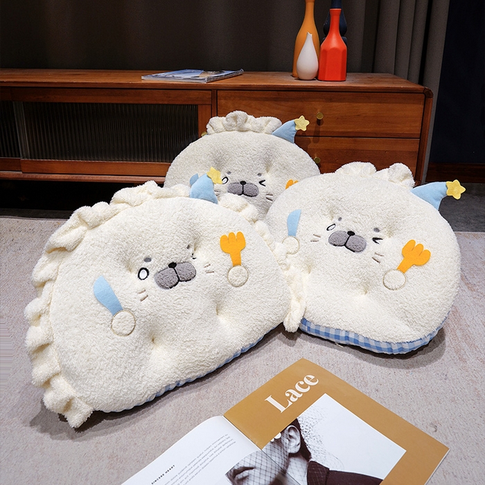 91家纺网 家纺一手货源 找家纺 仟亿莱 2025新款萌萌小海豹扁扁坐垫 扁扁包子海豹