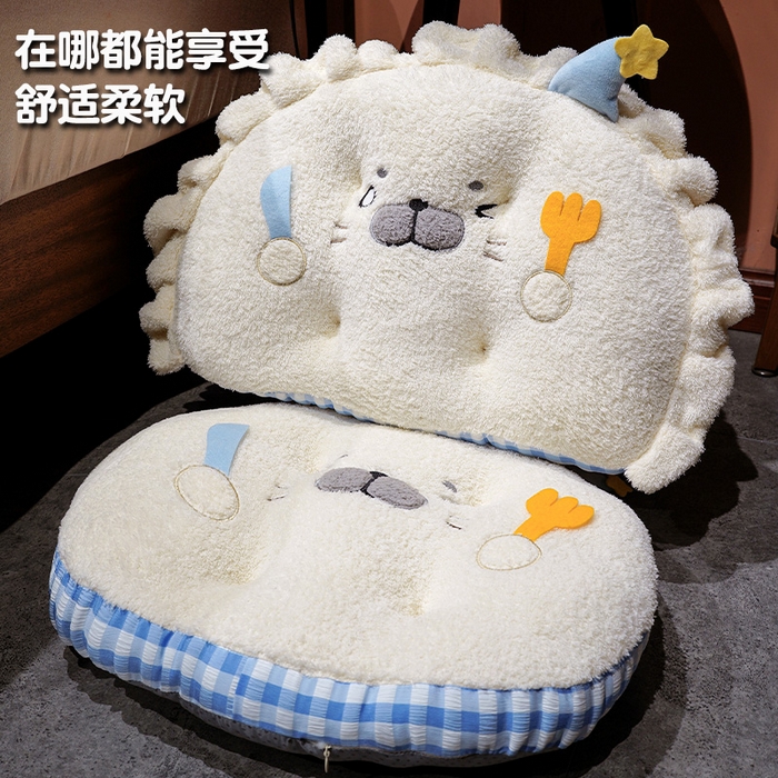 91家纺网 家纺一手货源 找家纺 仟亿莱 2025新款萌萌小海豹扁扁坐垫 扁扁饺子海豹