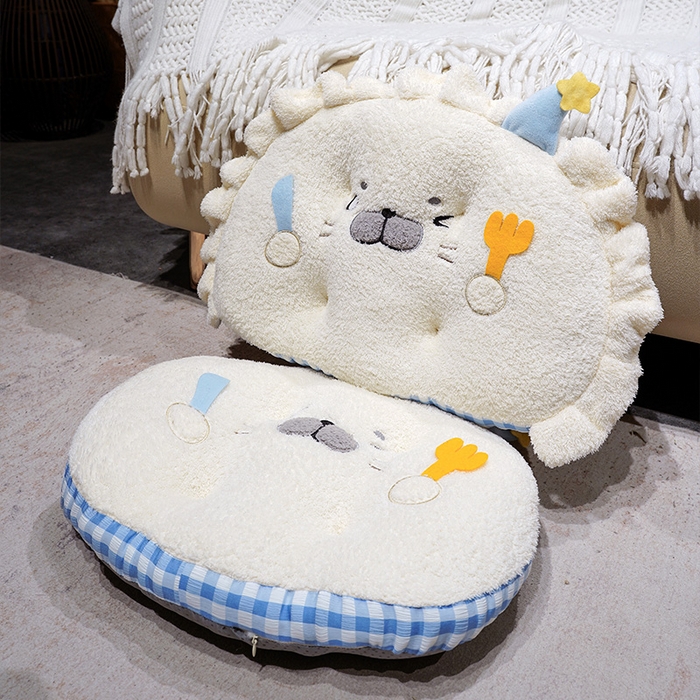 91家纺网 家纺一手货源 找家纺 仟亿莱 2025新款萌萌小海豹扁扁坐垫 扁扁饺子海豹