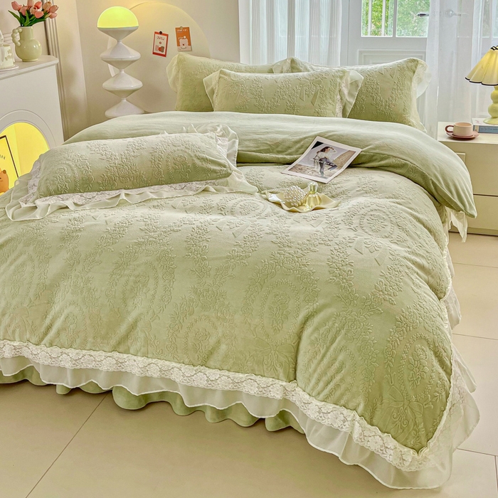 91家纺网 家纺一手货源 找家纺 七七家纺 2025新款雕花牛奶绒夹棉床盖四件套-若梦系列 若梦-豆绿