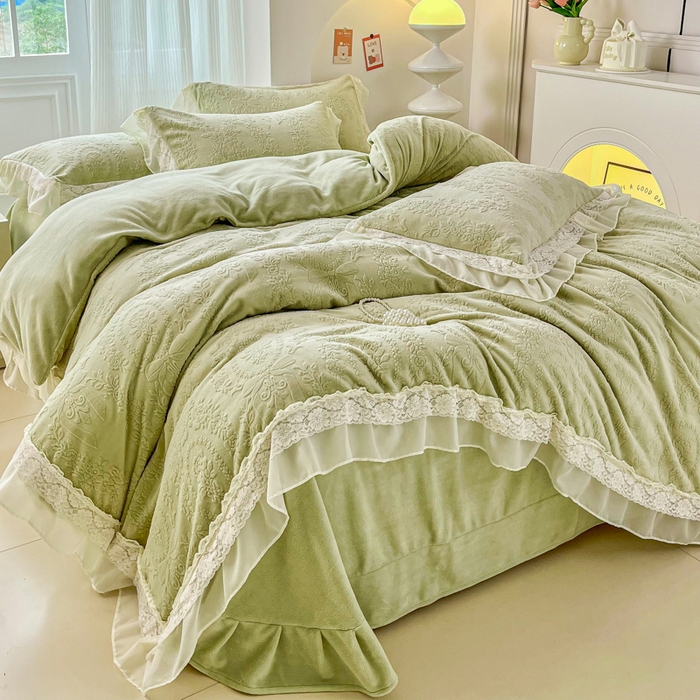 91家纺网 家纺一手货源 找家纺 七七家纺 2025新款雕花牛奶绒夹棉床盖四件套-若梦系列 若梦-豆绿