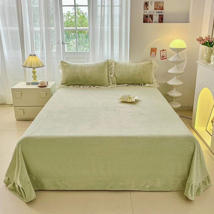 91家纺网 家纺一手货源 找家纺 七七家纺 2025新款雕花牛奶绒夹棉床盖四件套-若梦系列 若梦-豆绿