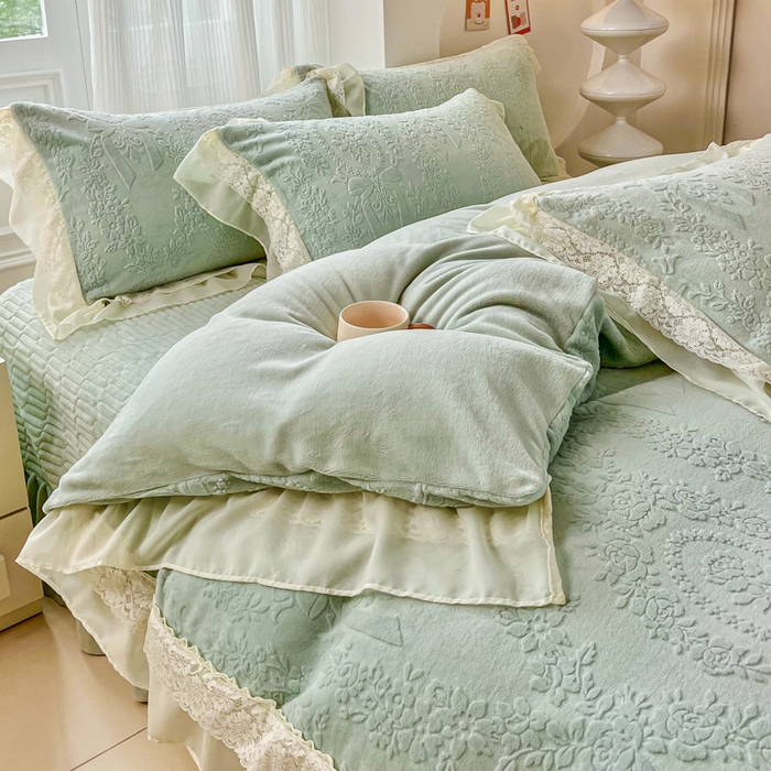 91家纺网 家纺一手货源 找家纺 七七家纺 2025新款雕花牛奶绒夹棉床盖四件套-若梦系列 若梦-薄荷绿