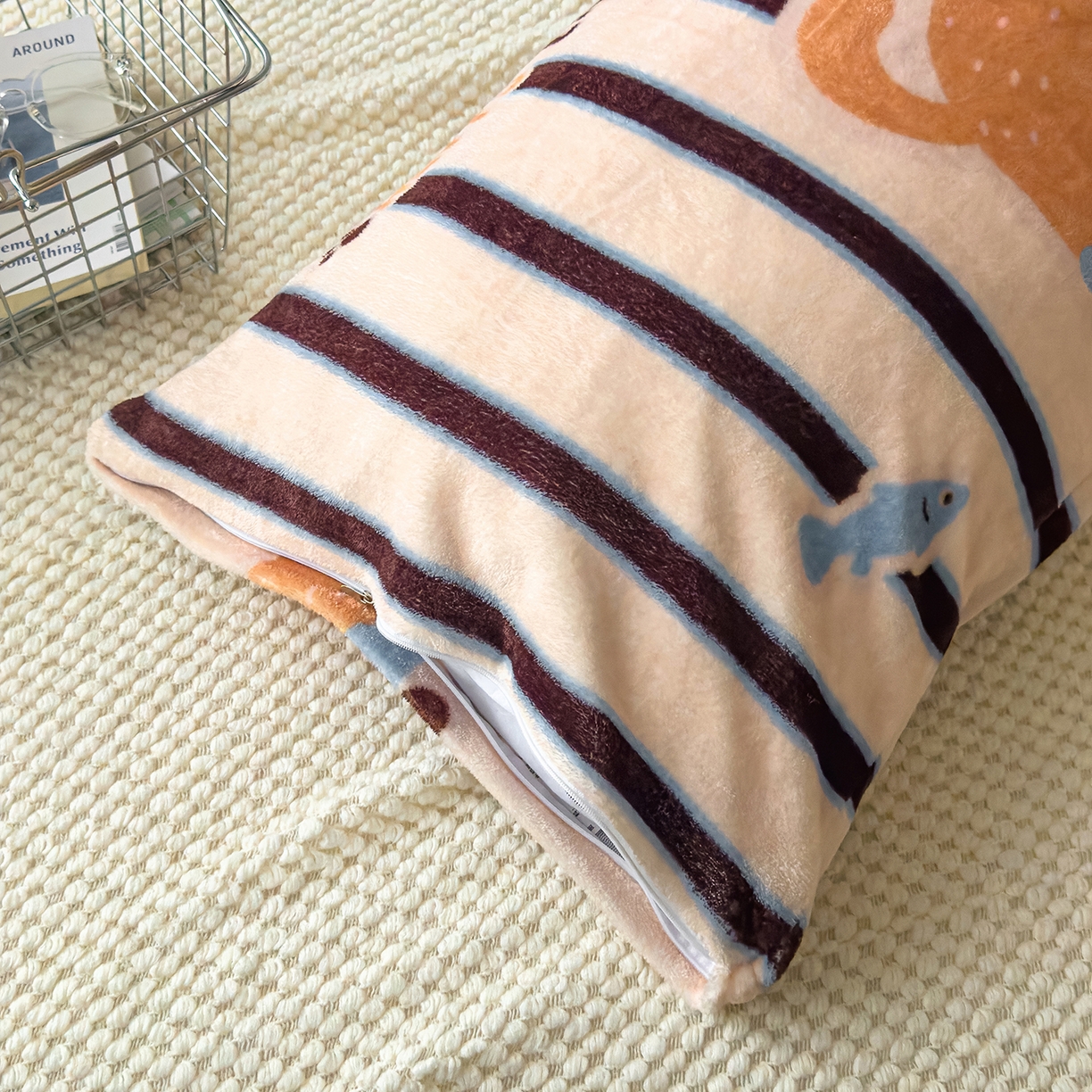 91家纺网 家纺一手货源 找家纺 久云居 2025新款高克重牛奶绒枕加芯牛奶绒长条枕套夹腿抱枕 卡多啦