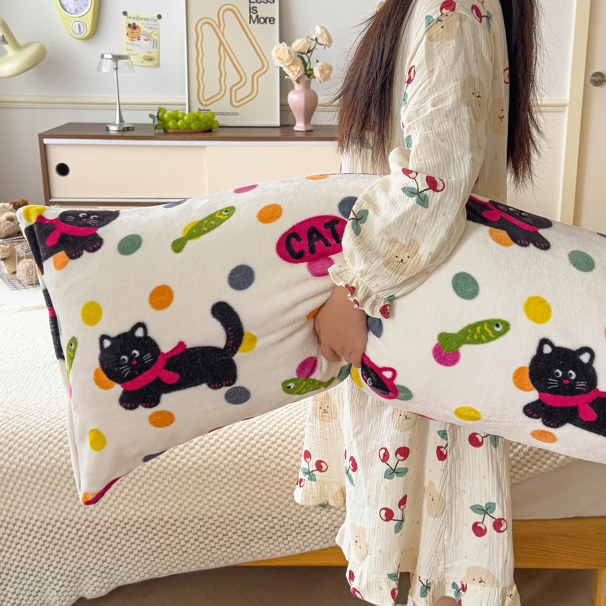 91家纺网 家纺一手货源 找家纺 （总）圣比熊 2025新款高克重牛奶绒枕加芯牛奶绒长条枕套夹腿抱枕