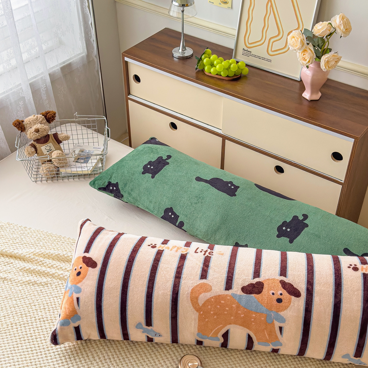 91家纺网 家纺一手货源 找家纺 圣比熊 2025新款高克重牛奶绒枕加芯牛奶绒长条枕套夹腿抱枕 卡多啦