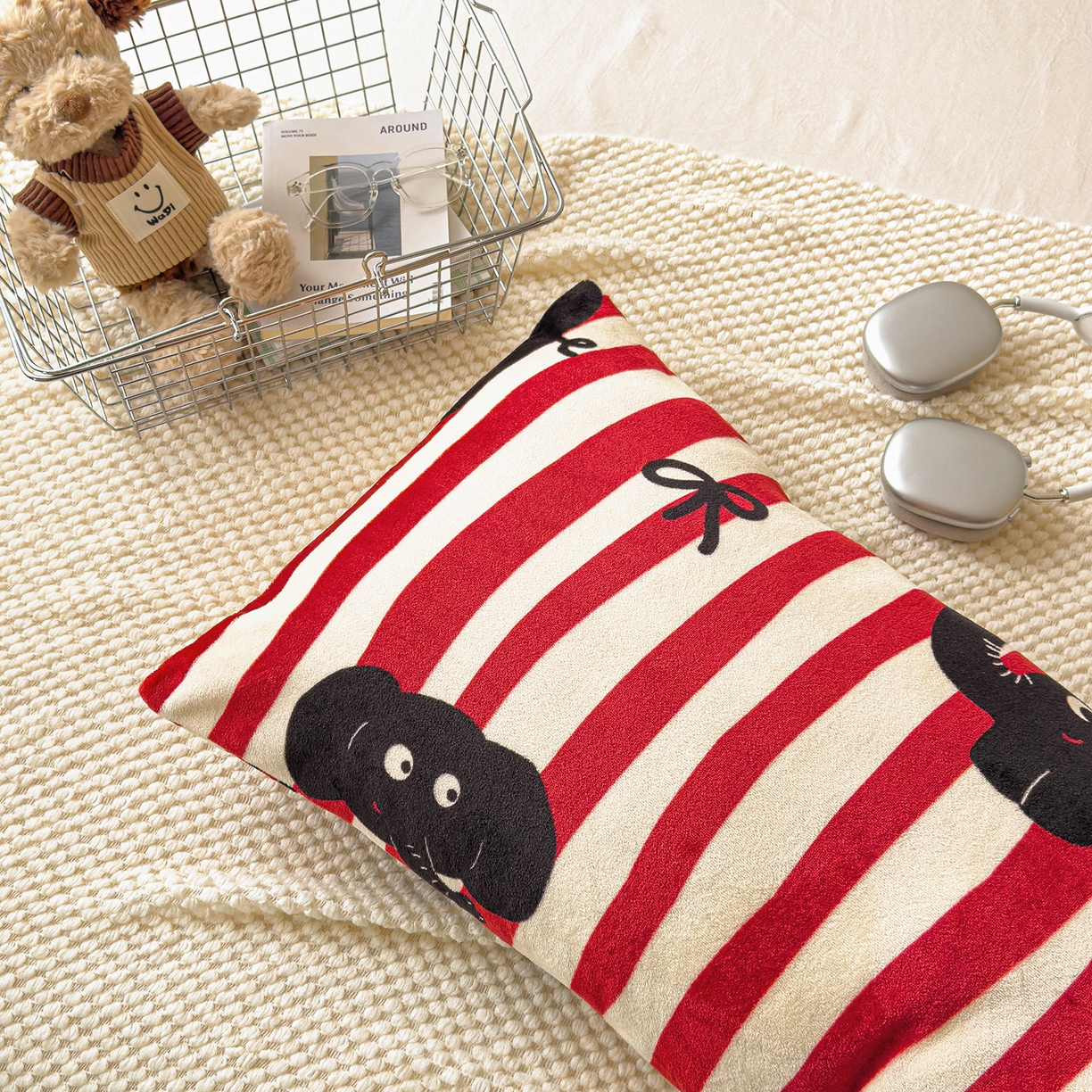 91家纺网 家纺一手货源 找家纺 圣比熊 2025新款高克重牛奶绒枕加芯牛奶绒长条枕套夹腿抱枕 大象乐园