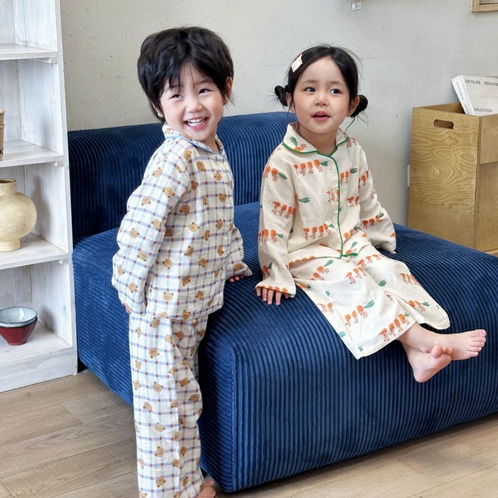 91家纺网 家纺一手货源 找家纺 妍景家居生活馆 2025新款儿童卡通翻领套装 格子熊头+胡萝卜