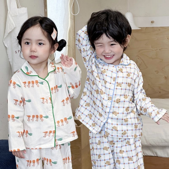 91家纺网 家纺一手货源 找家纺 妍景家居生活馆 2025新款儿童卡通翻领套装 格子熊头+胡萝卜