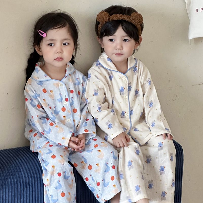 91家纺网 家纺一手货源 找家纺 妍景家居生活馆 2025新款儿童卡通翻领套装 蓝衣大象+苹果鹅