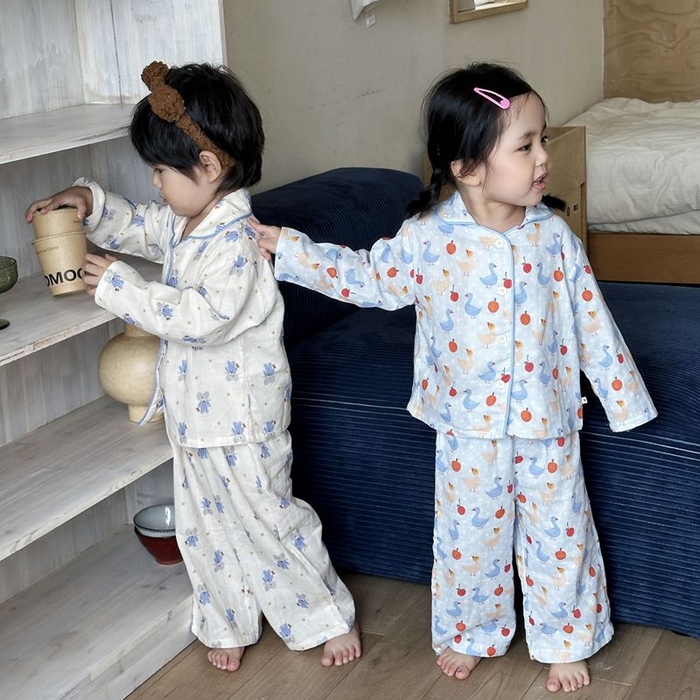 91家纺网 家纺一手货源 找家纺 妍景家居生活馆 2025新款儿童卡通翻领套装 蓝衣大象+苹果鹅