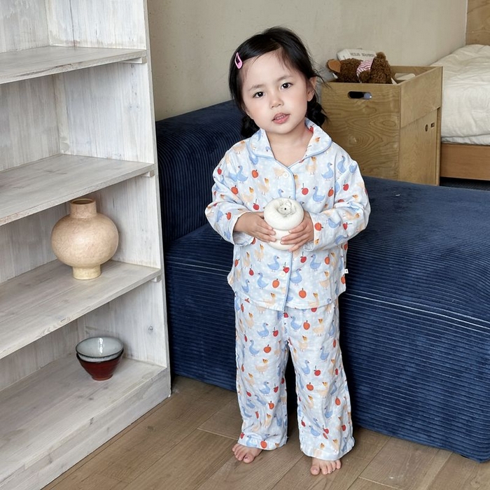 91家纺网 家纺一手货源 找家纺 妍景家居生活馆 2025新款儿童卡通翻领套装 蓝衣大象+苹果鹅