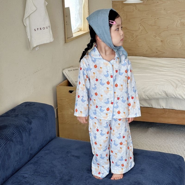 91家纺网 家纺一手货源 找家纺 妍景家居生活馆 2025新款儿童卡通翻领套装 蓝衣大象+苹果鹅