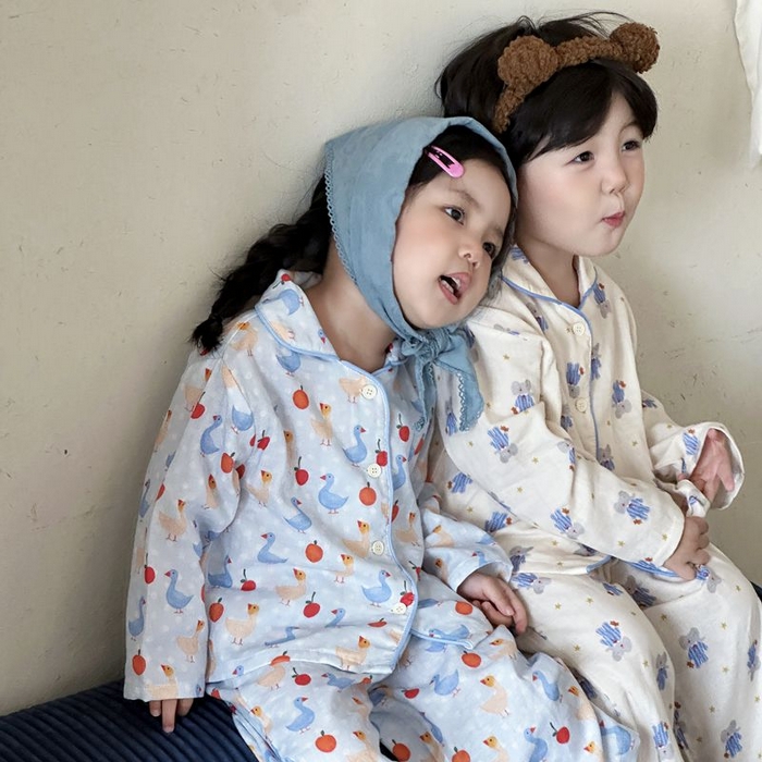 91家纺网 家纺一手货源 找家纺 妍景家居生活馆 2025新款儿童卡通翻领套装 蓝衣大象+苹果鹅