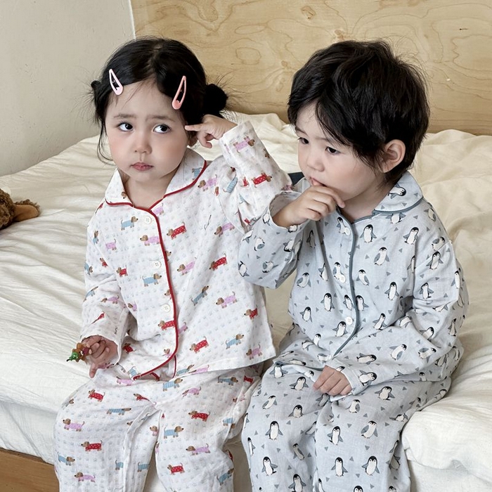 91家纺网 家纺一手货源 找家纺 妍景家居生活馆 2025新款儿童卡通翻领套装 红衣小狗+胖企鹅