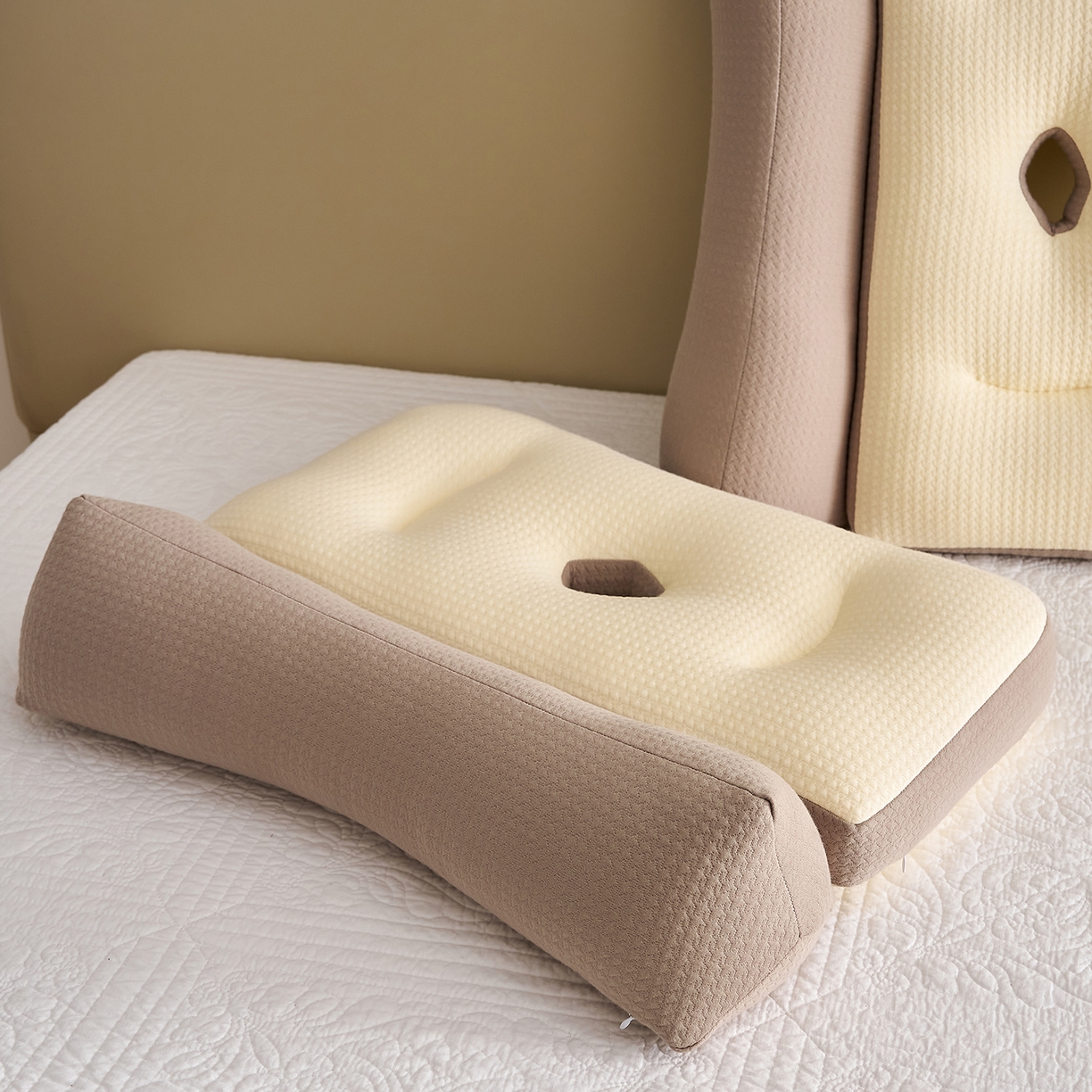 91家纺网 家纺一手货源 找家纺 乐可 2025新款科技护耳组合枕枕头枕芯 科技护耳组合枕-K1咖