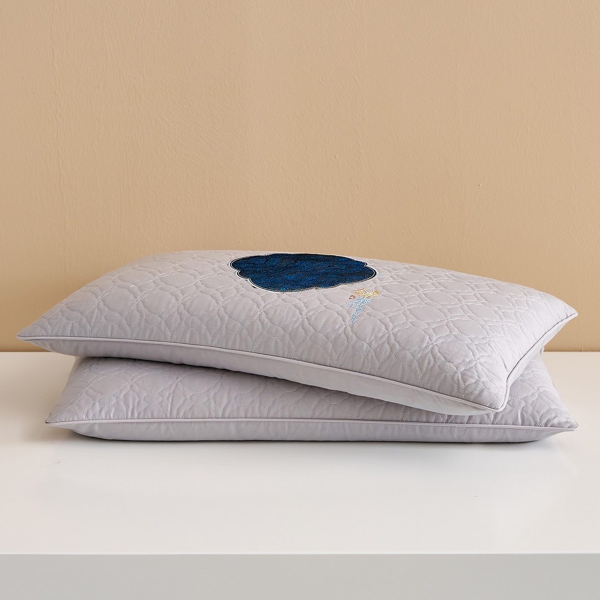 91家纺网 家纺一手货源 找家纺 乐可 2025新款金荞子二合一枕枕头枕芯 金荞子-灰方枕