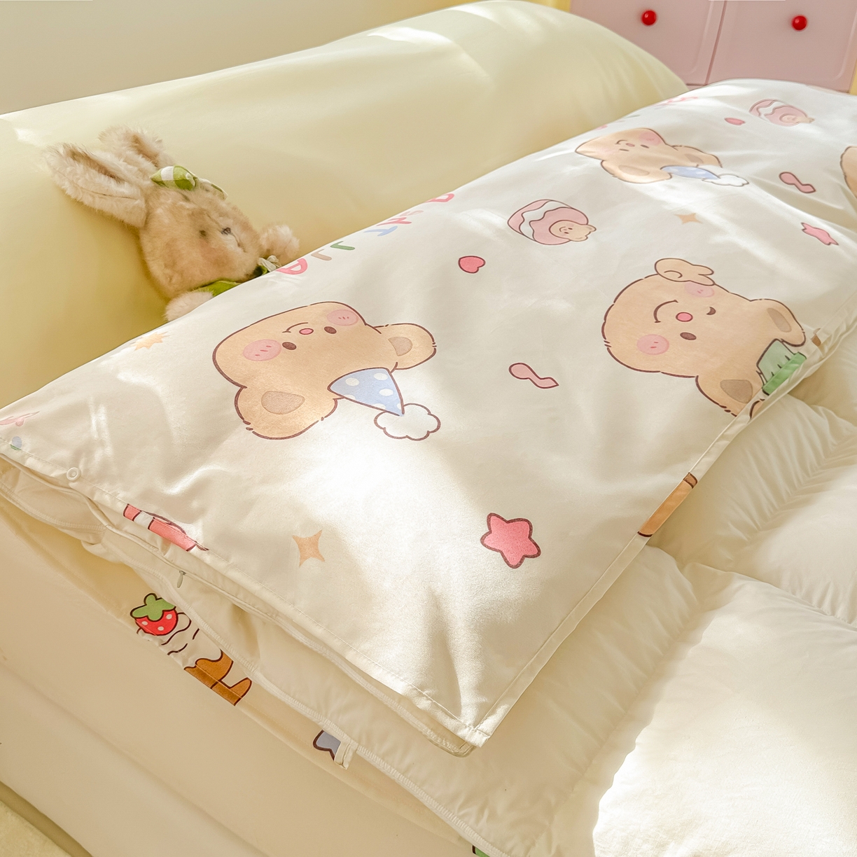 91家纺网 家纺一手货源 找家纺 柒星睡袋 2025新款新升级mini收纳袋印花系列隔脏睡袋 黄油小熊